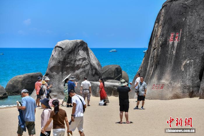 掌握足球赛场动态，分析球队实力对比 - 天天盈球